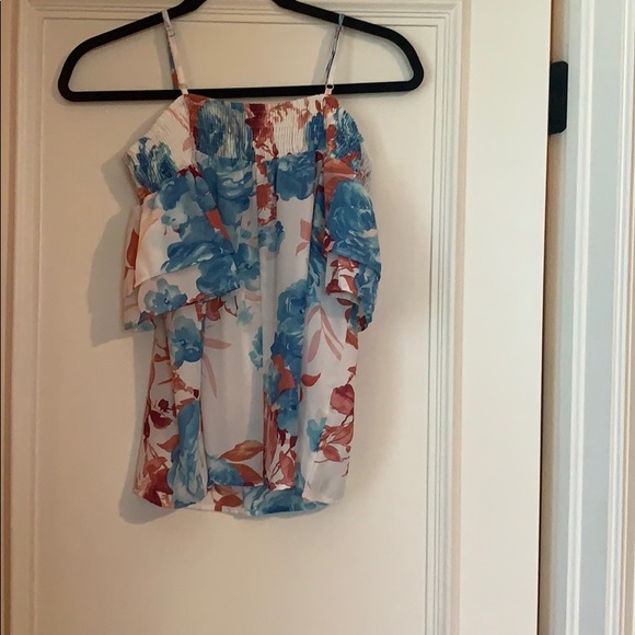 Small floral cold shoulder top - Picture 3 of 3